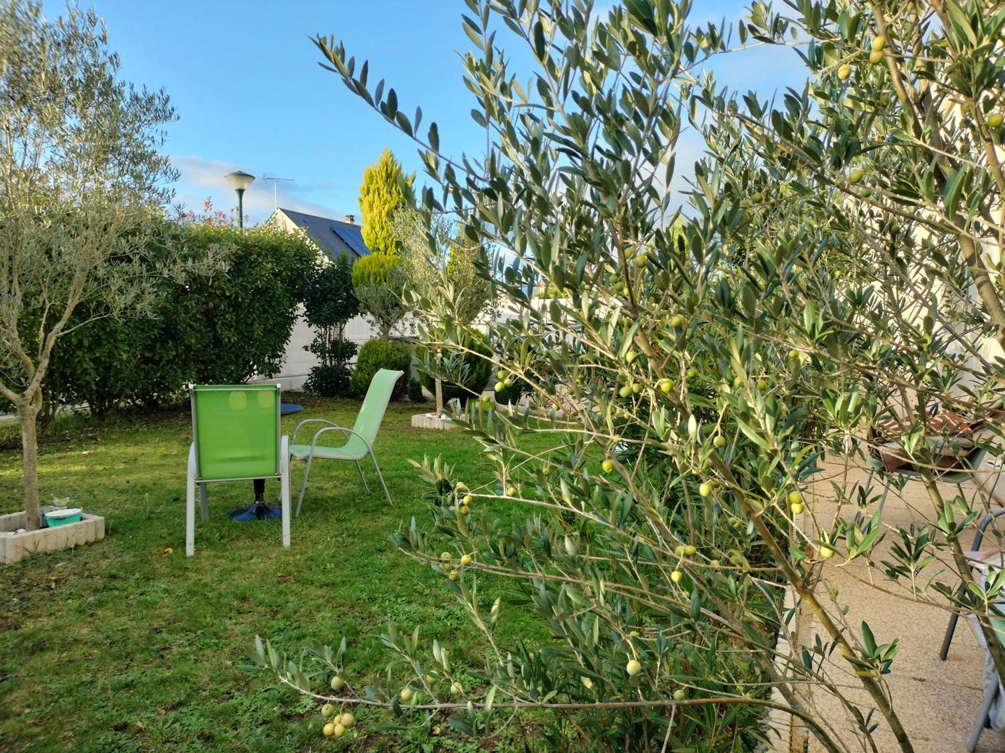 Un Studio Avec Une Entree Independante Thilouze Exterior foto